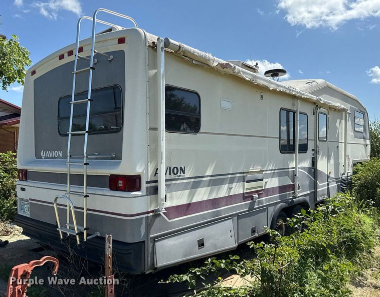 image for item DZ8588 1993 Fleetwood Avion camper