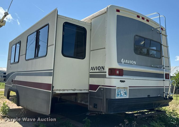 image for item DZ8588 1993 Fleetwood Avion camper