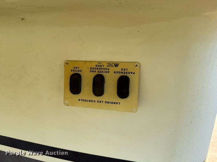 image for item DZ8588 1993 Fleetwood Avion camper