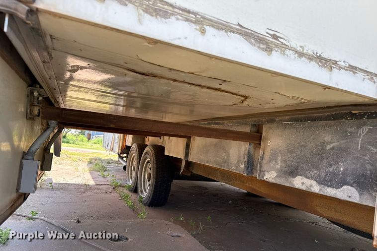 image for item DZ8588 1993 Fleetwood Avion camper