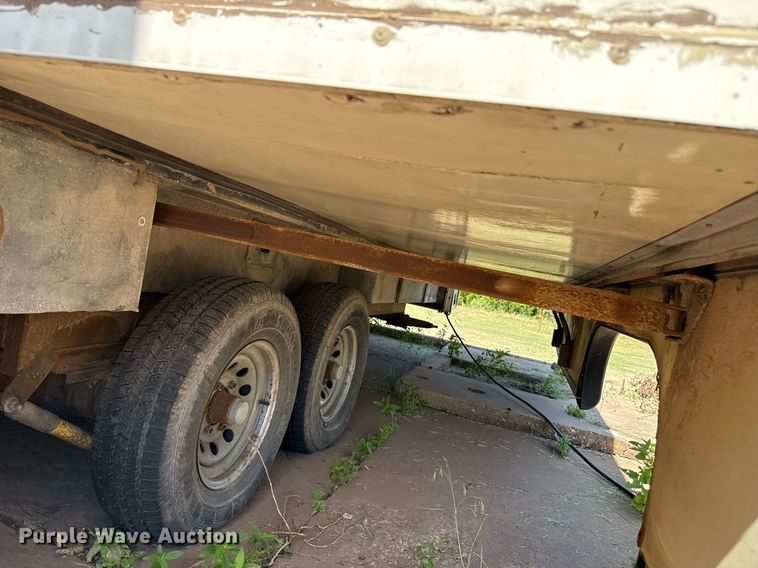 image for item DZ8588 1993 Fleetwood Avion camper