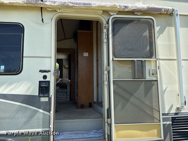 image for item DZ8588 1993 Fleetwood Avion camper