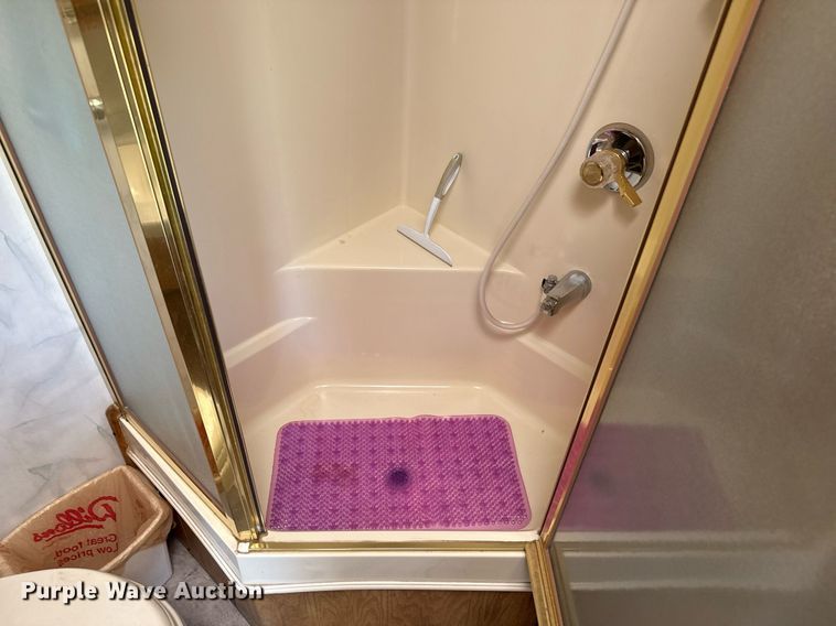 image for item DZ8588 1993 Fleetwood Avion camper