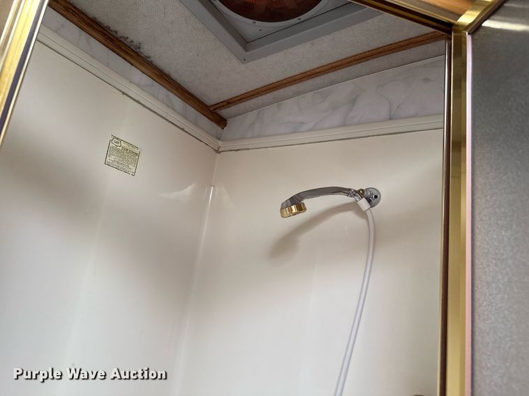 image for item DZ8588 1993 Fleetwood Avion camper