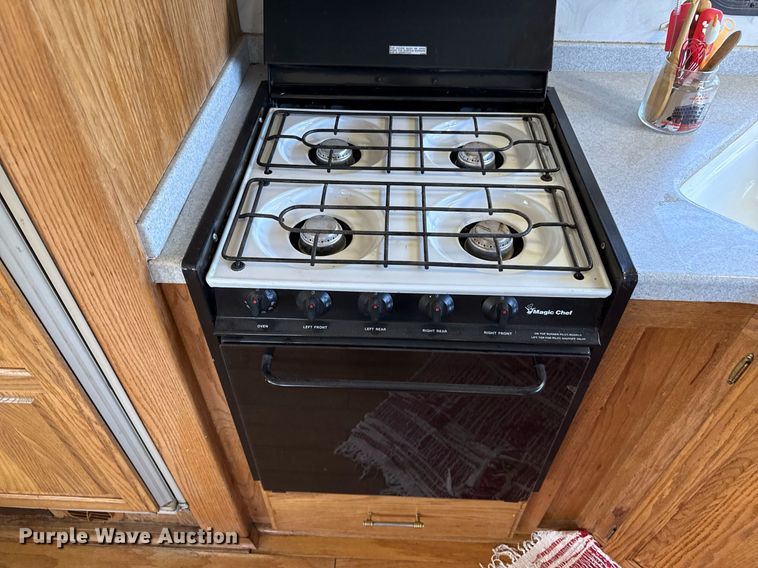 image for item DZ8588 1993 Fleetwood Avion camper