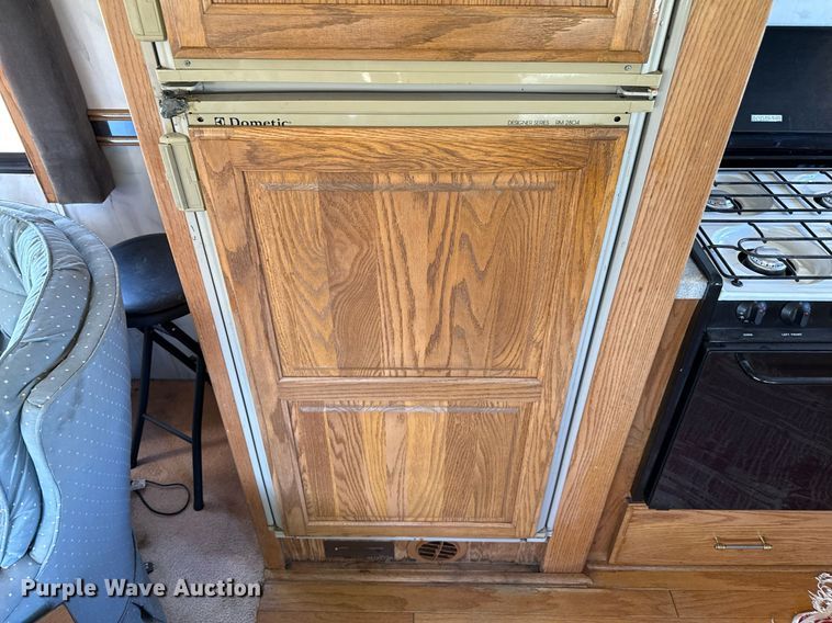 image for item DZ8588 1993 Fleetwood Avion camper