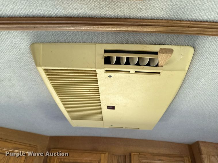 image for item DZ8588 1993 Fleetwood Avion camper