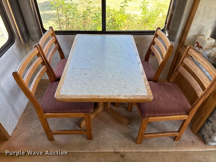 image for item DZ8588 1993 Fleetwood Avion camper