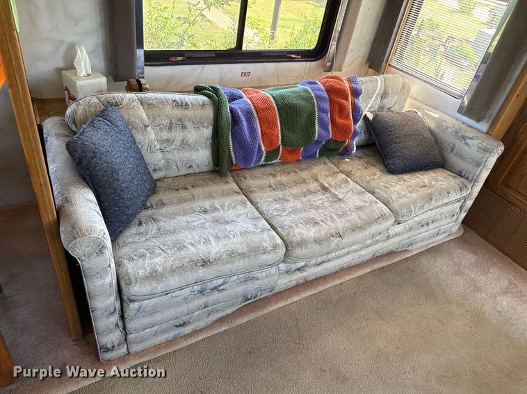 image for item DZ8588 1993 Fleetwood Avion camper