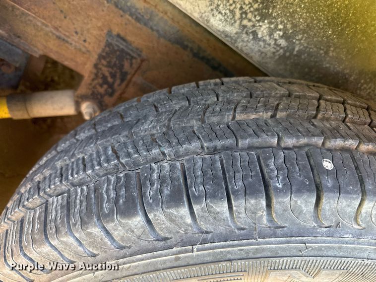 image for item DZ8588 1993 Fleetwood Avion camper