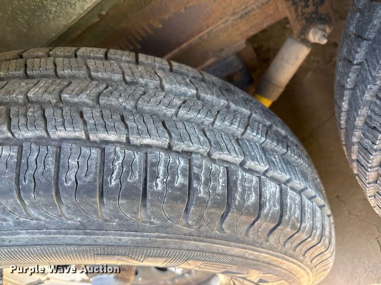 image for item DZ8588 1993 Fleetwood Avion camper