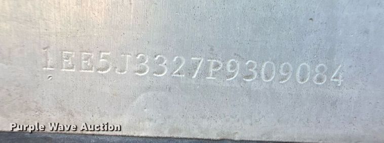 image for item DZ8588 1993 Fleetwood Avion camper