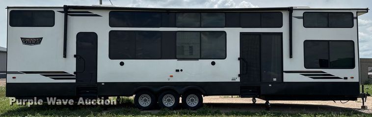 image for item DZ8619 2024 Forest River Wildwood Grand Lodge camper