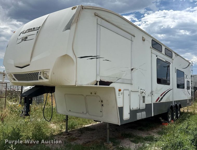 image for item DZ8687 2009 Keystone Fuzion 39309 camper