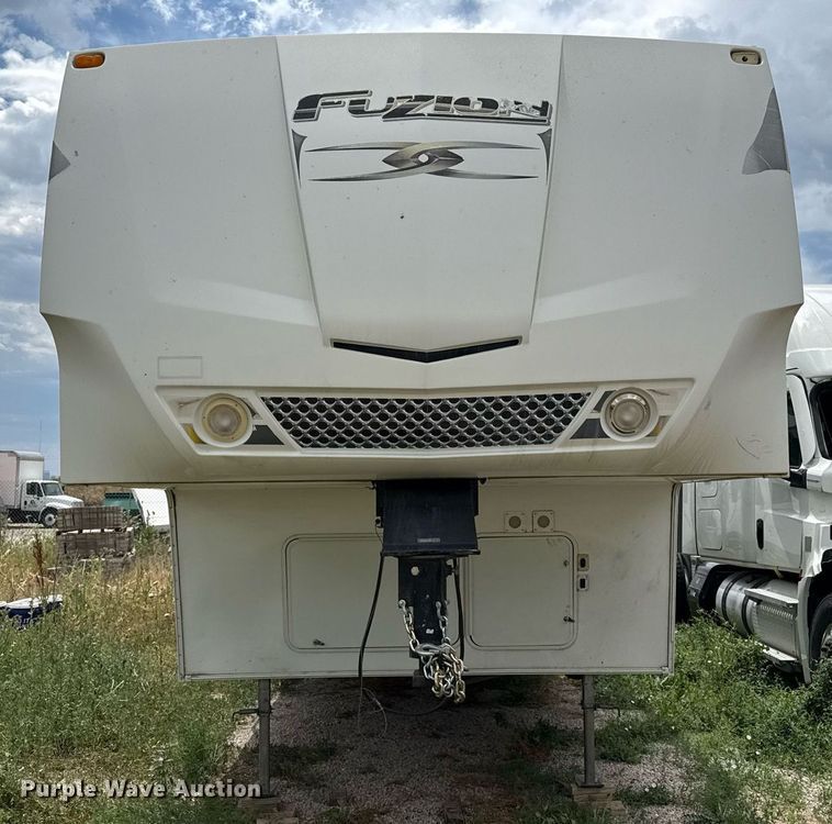 image for item DZ8687 2009 Keystone Fuzion 39309 camper