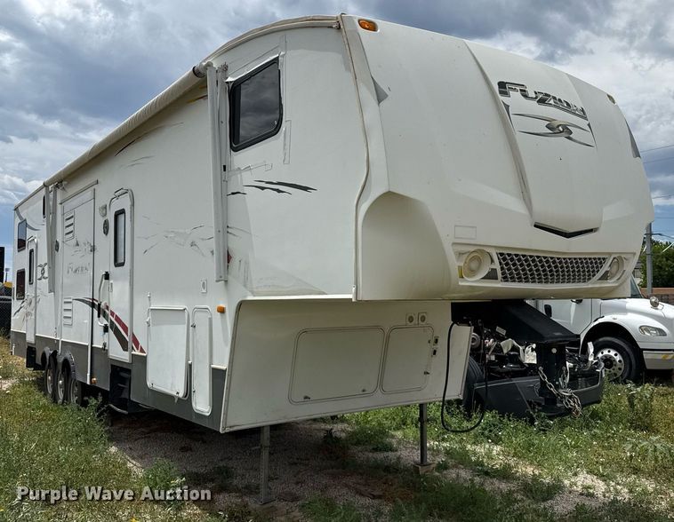 image for item DZ8687 2009 Keystone Fuzion 39309 camper