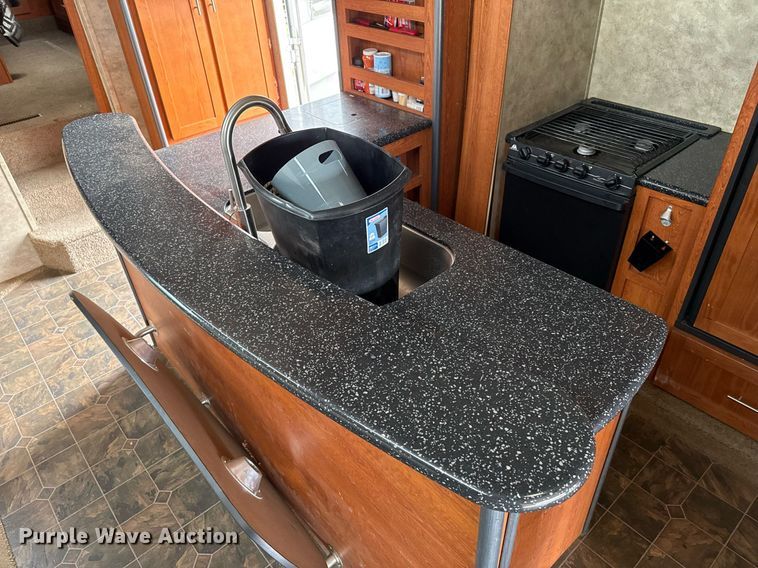 image for item DZ8687 2009 Keystone Fuzion 39309 camper