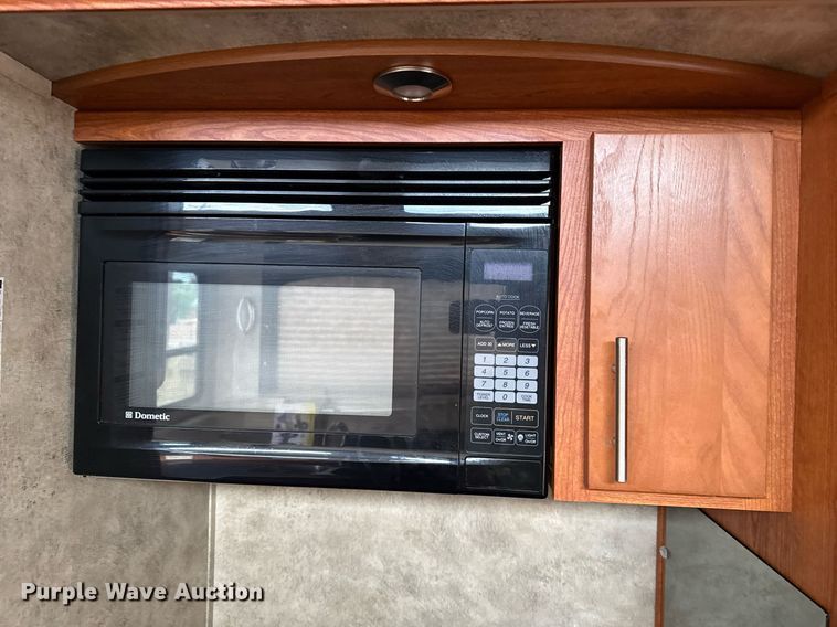 image for item DZ8687 2009 Keystone Fuzion 39309 camper