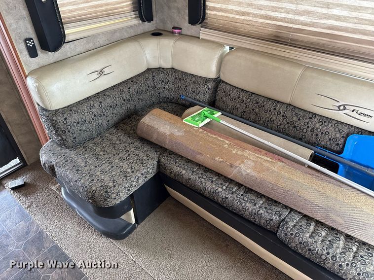 image for item DZ8687 2009 Keystone Fuzion 39309 camper