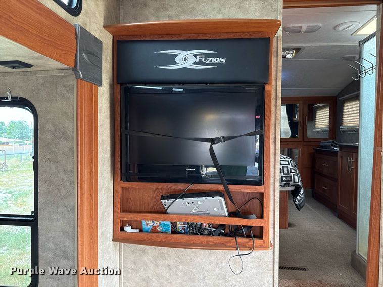 image for item DZ8687 2009 Keystone Fuzion 39309 camper