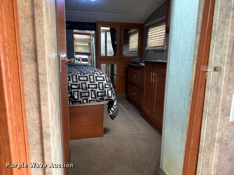 image for item DZ8687 2009 Keystone Fuzion 39309 camper