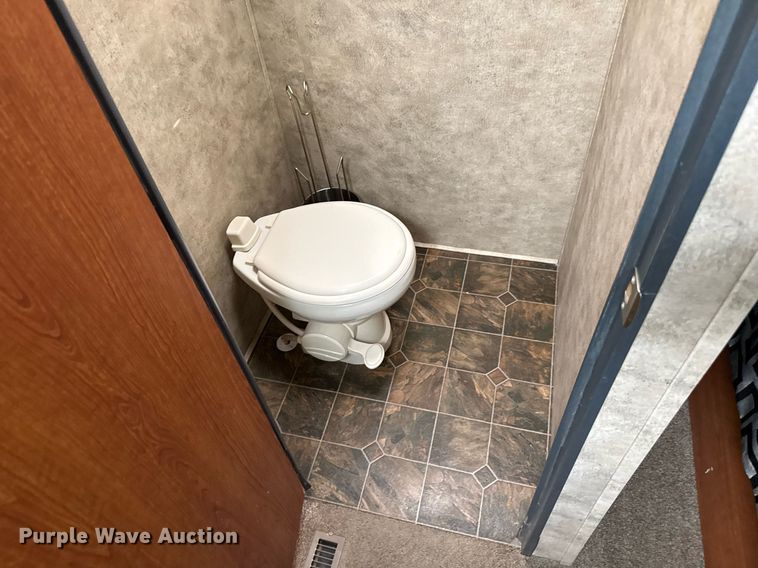 image for item DZ8687 2009 Keystone Fuzion 39309 camper