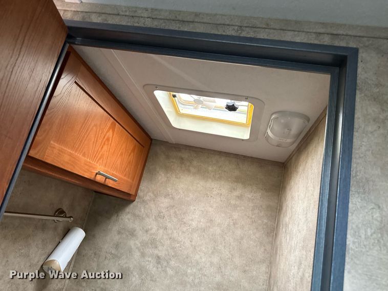 image for item DZ8687 2009 Keystone Fuzion 39309 camper