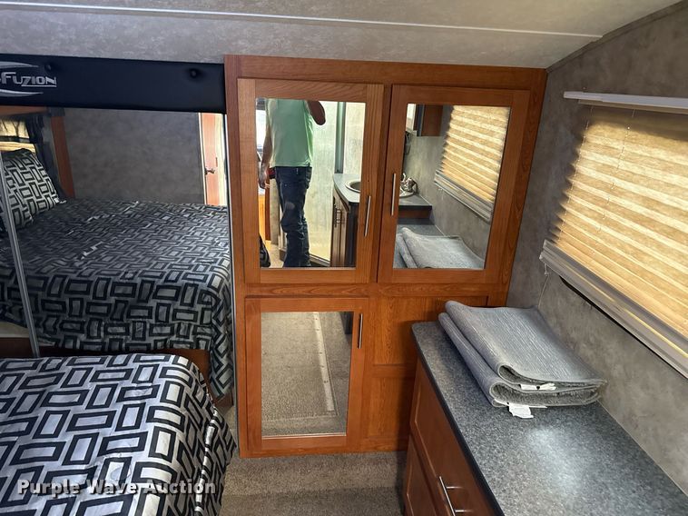 image for item DZ8687 2009 Keystone Fuzion 39309 camper