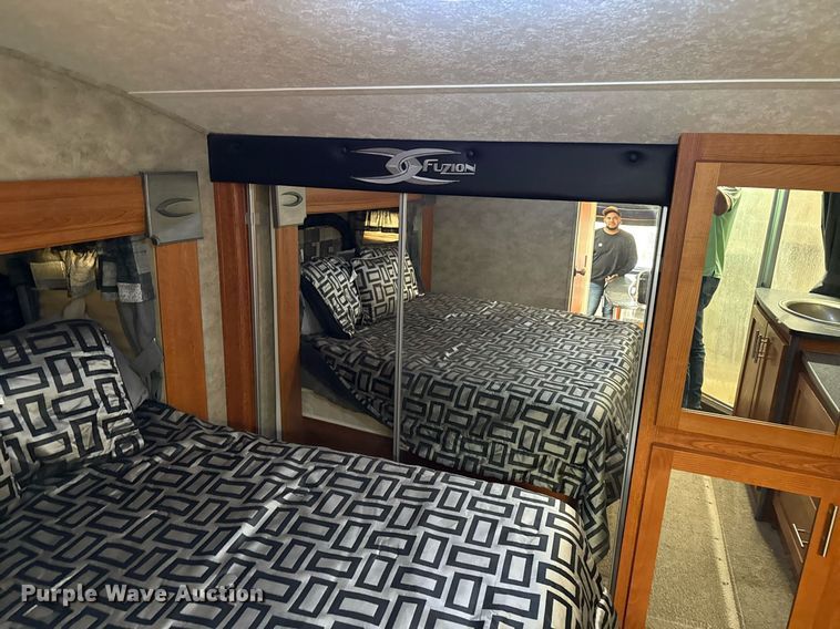 image for item DZ8687 2009 Keystone Fuzion 39309 camper