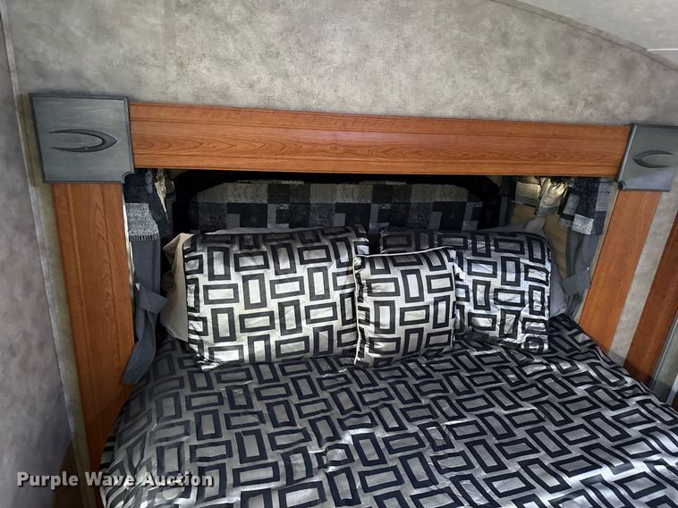 image for item DZ8687 2009 Keystone Fuzion 39309 camper