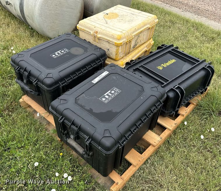 (5) storage cases in Sublette, KS | Item DZ8690 sold | Purple Wave