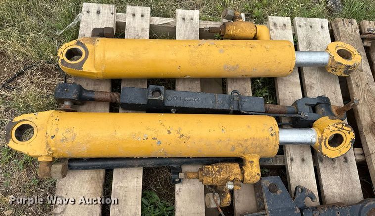 image for item DZ8698 Tractor parts