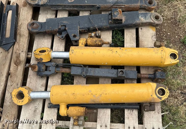 image for item DZ8698 Tractor parts