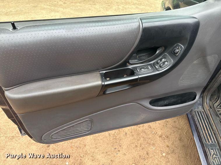 image for item DZ8709 2000 Ford Ranger SuperCab pickup truck