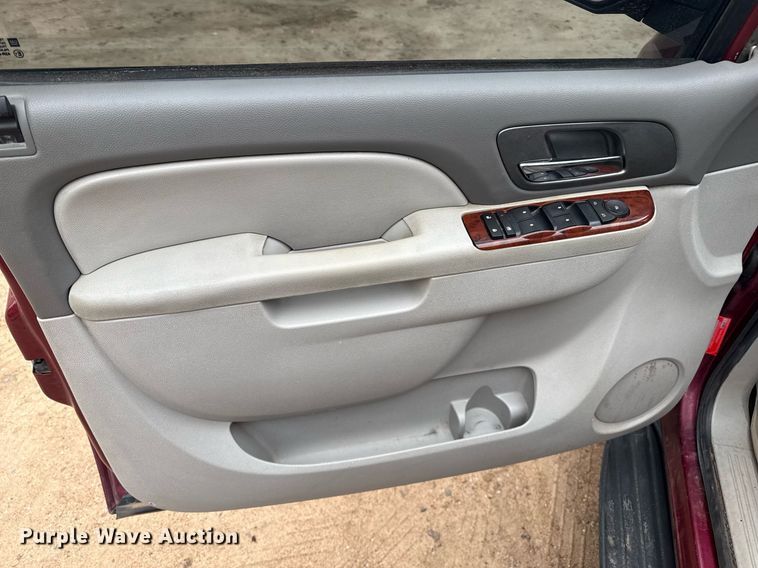 image for item DZ8710 2011 Chevrolet Tahoe SUV