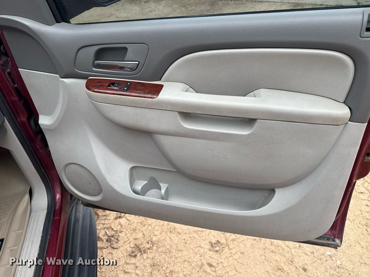 image for item DZ8710 2011 Chevrolet Tahoe SUV