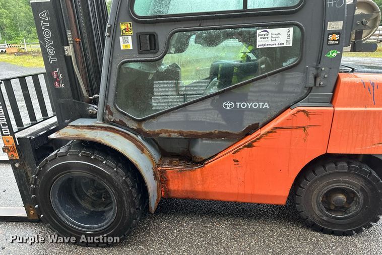 image for item EB2765 2015 Toyota 8FGU32 forklift