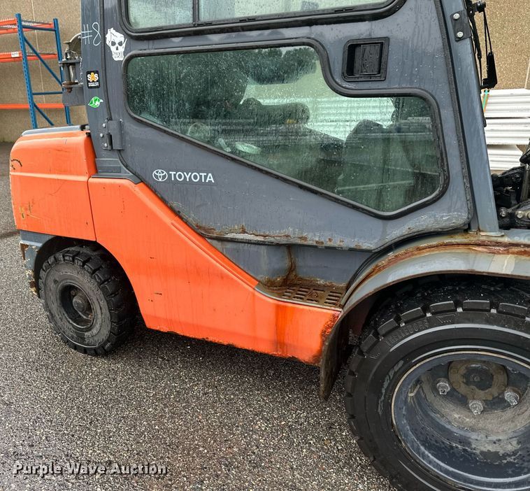 image for item EB2765 2015 Toyota 8FGU32 forklift