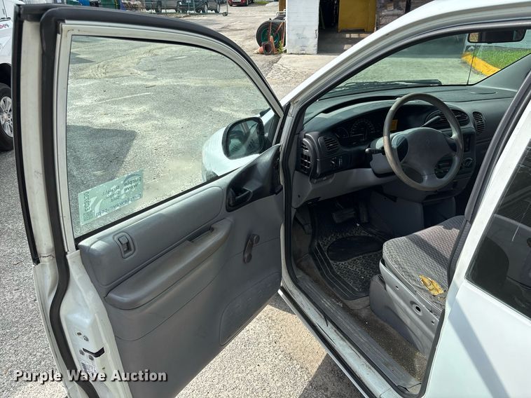 image for item EC3730 2000 Dodge Caravan van