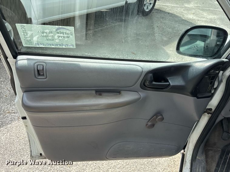 image for item EC3730 2000 Dodge Caravan van