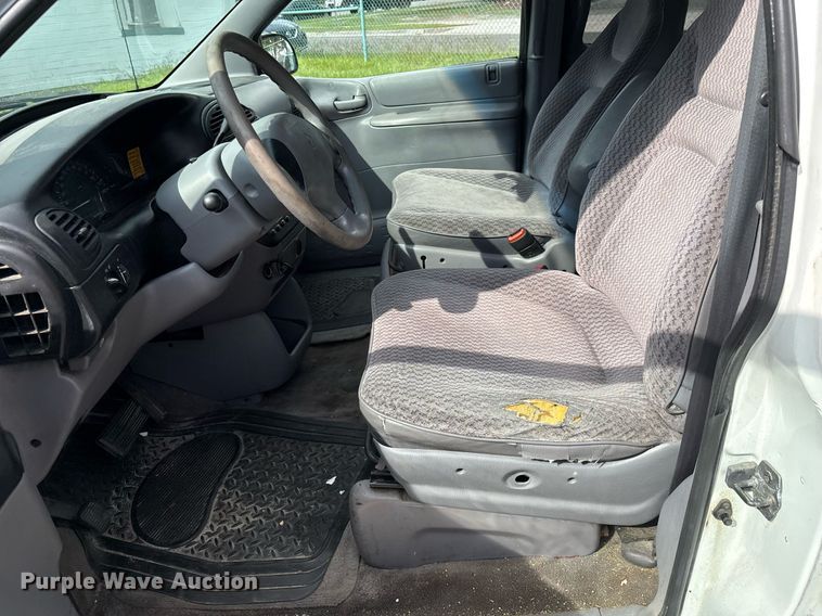 image for item EC3730 2000 Dodge Caravan van