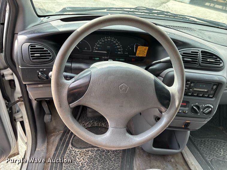 image for item EC3730 2000 Dodge Caravan van