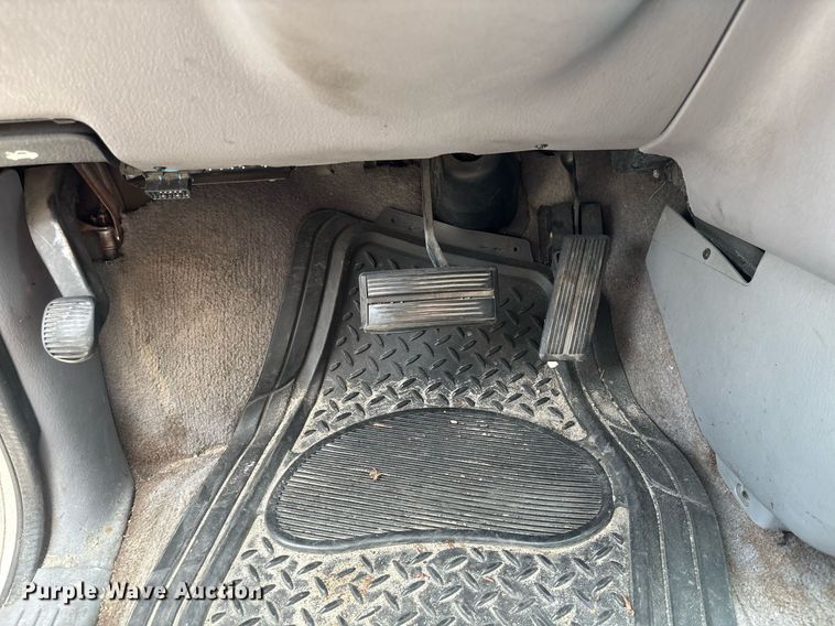 image for item EC3730 2000 Dodge Caravan van