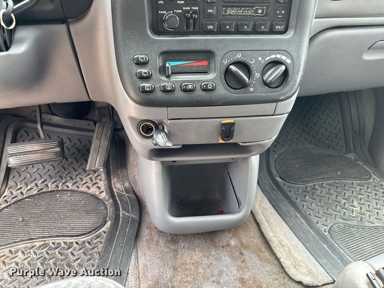 image for item EC3730 2000 Dodge Caravan van