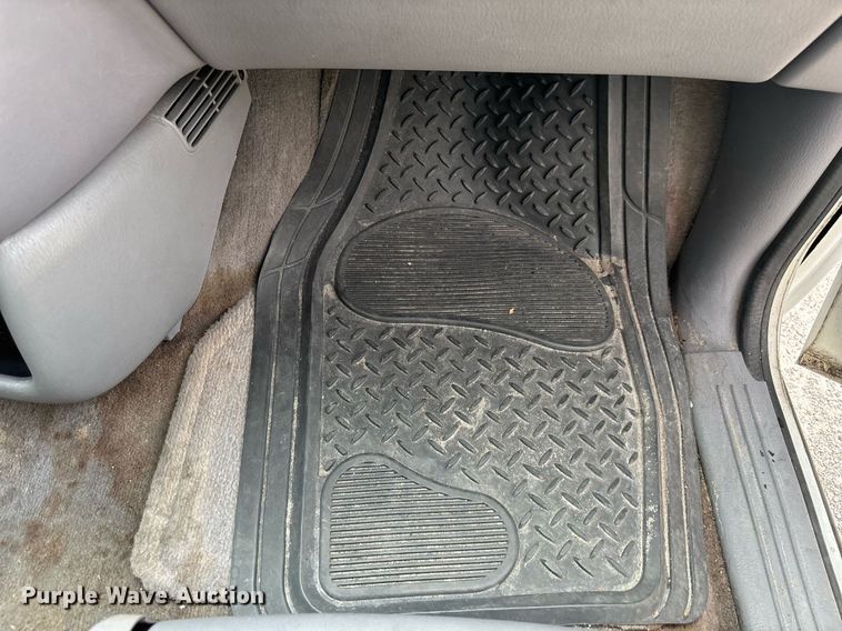 image for item EC3730 2000 Dodge Caravan van