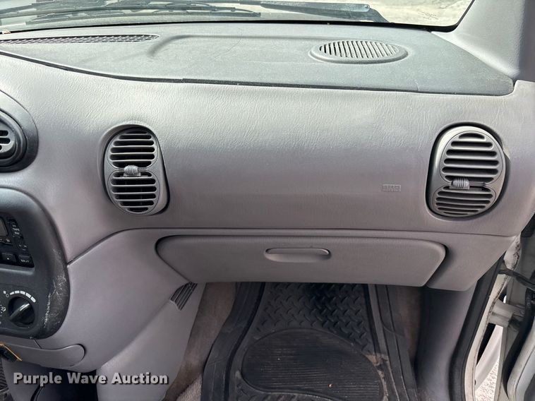 image for item EC3730 2000 Dodge Caravan van