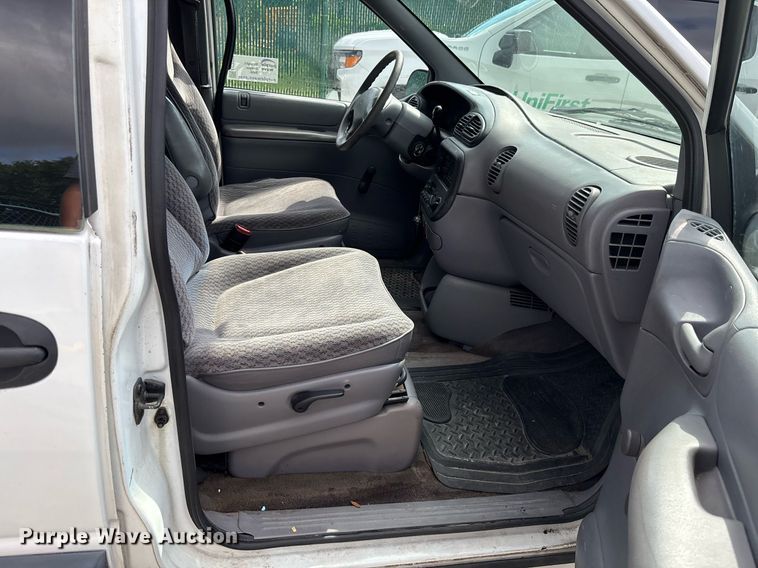 image for item EC3730 2000 Dodge Caravan van