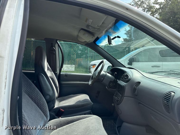 image for item EC3730 2000 Dodge Caravan van