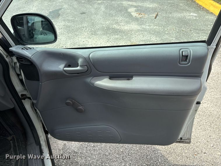 image for item EC3730 2000 Dodge Caravan van