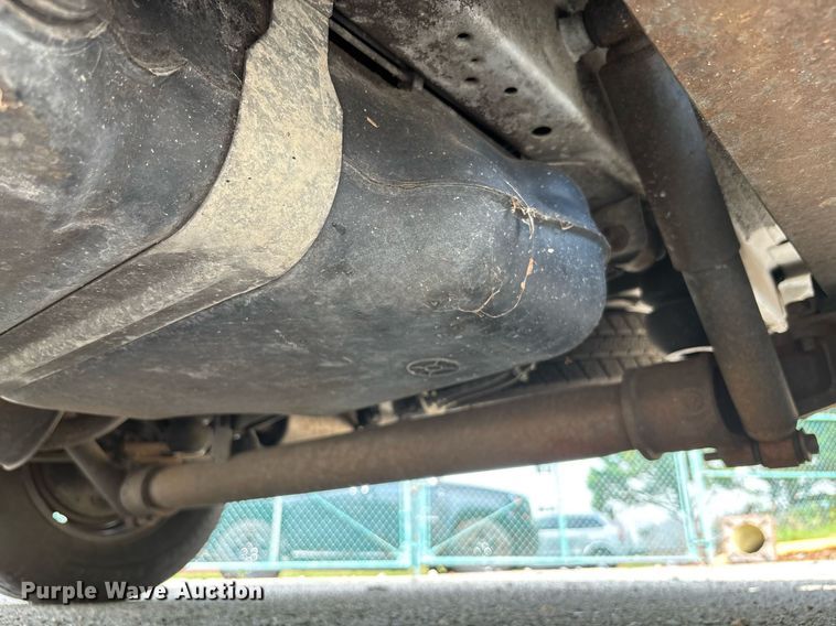 image for item EC3730 2000 Dodge Caravan van